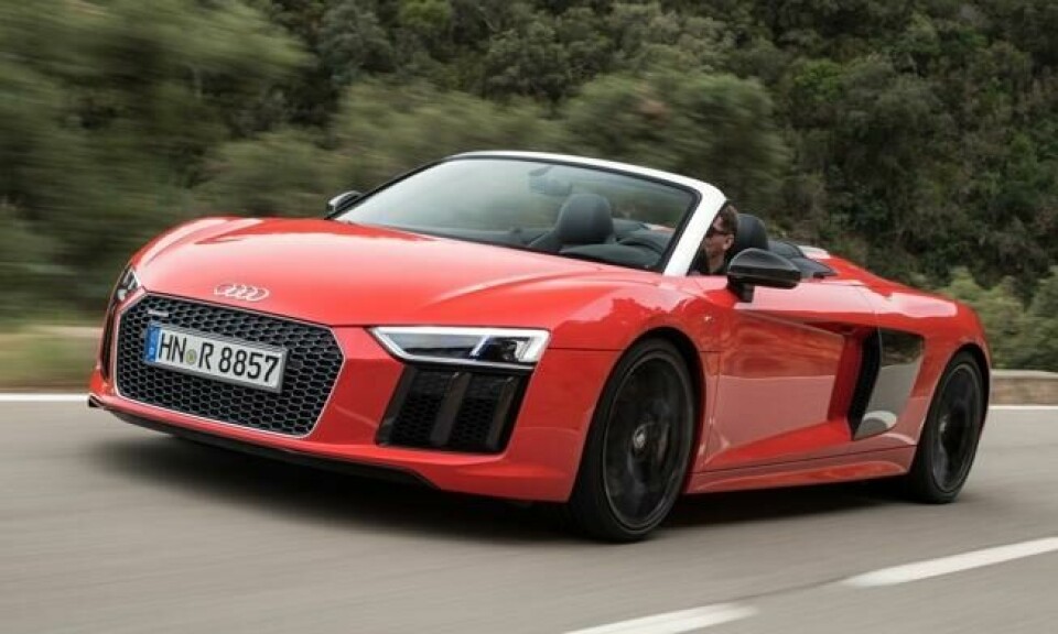 Med Quattro firehjulsdrift, ultrapresise styrefølelse og balanse som en linedanser, er R8 en særdeles lettkjørt og potent superbil. Med justerbart understell er den også svært anvendelig på norske veier med varierende standard. Foto: Audi Med Quattro firehjulsdrift, ultrapresise styrefølelse og balanse som en linedanser, er R8 en særdeles lettkjørt og potent superbil. Med justerbart understell er den også svært anvendelig på norske veier med varierende standard. Foto: Audi