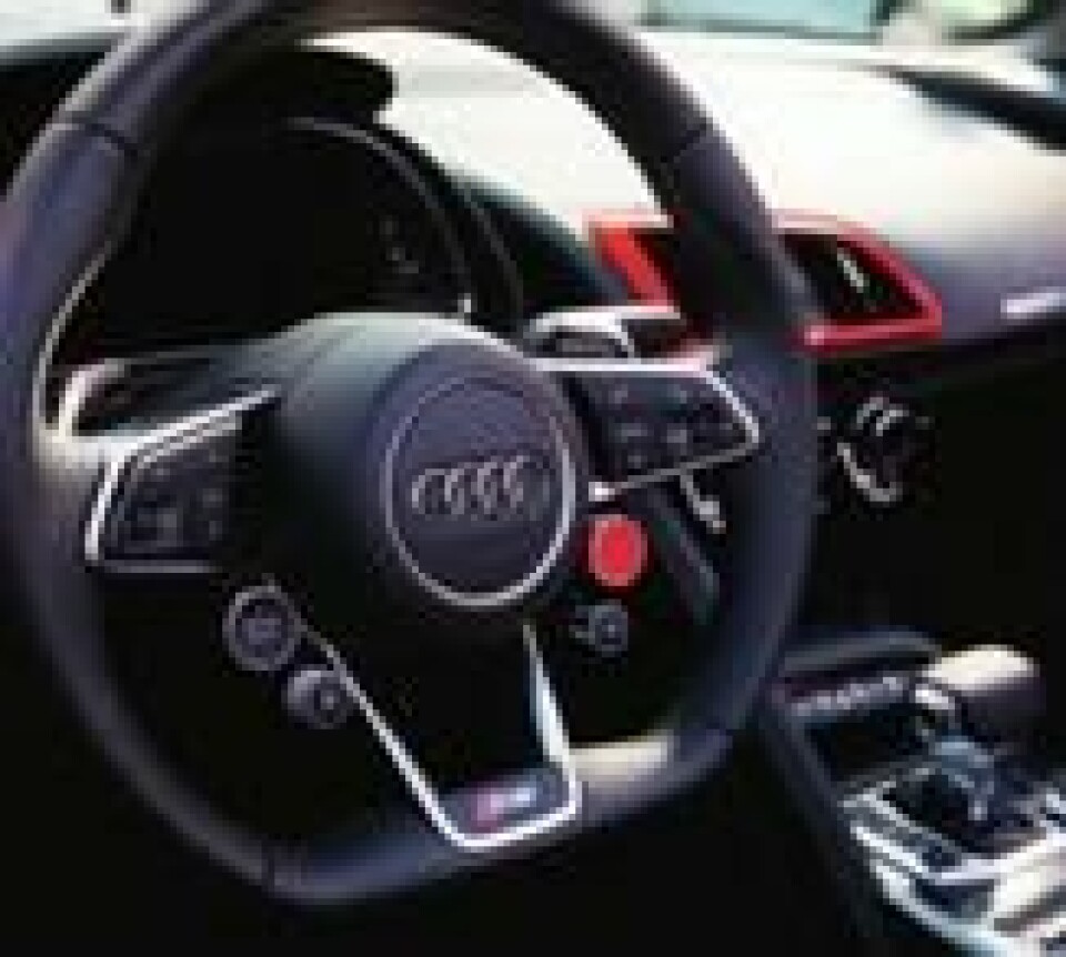 Interiøret er smakfullt, sportslig og funksjonelt, og det er lite å utsette på materialkvalitet og sittekomfort. Men likevel synes vi det blir litt for likt de andre modellene i Audi-sortimentet. Foto: Audi Interiøret er smakfullt, sportslig og funksjonelt, og det er lite å utsette på materialkvalitet og sittekomfort. Men likevel synes vi det blir litt for likt de andre modellene i Audi-sortimentet. Foto: Audi