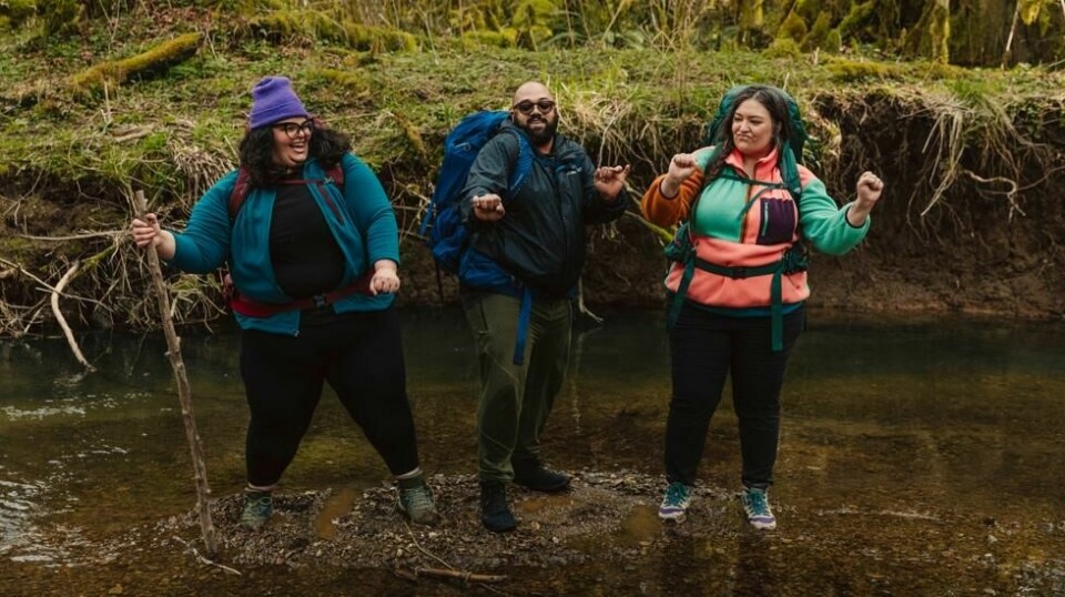 Storvokste har hatt problemer med å finne ryggsekker som helt macher kroppsfasongen. Organisasjonen Unlikely Hikers – usannsynlige turgåere – lanserer en løsning.