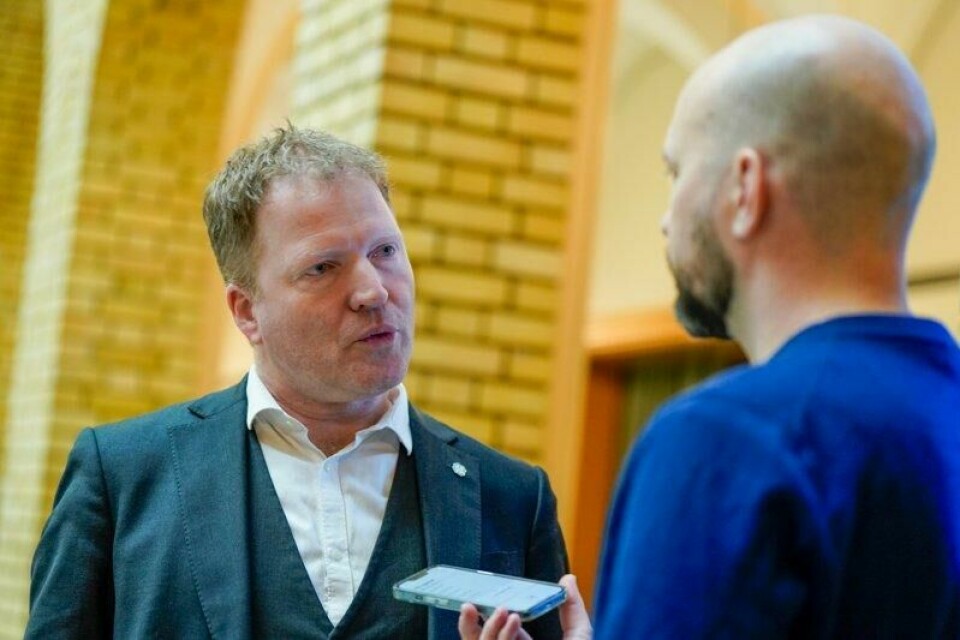 Sigbjørn Gjelsvik (Sp) sier forslaget om turistskatt ikke kan vedtas sånn det er nå.