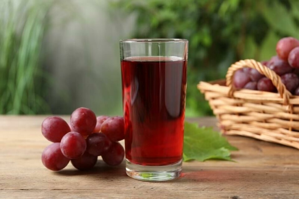 Druejuice skal minske risikoen for erektil dysfunksjon, ifølge kinesiske forskere. Druejuice skal minske risikoen for erektil dysfunksjon, ifølge kinesiske forskere. Foto: New Africa / Shutterstock / NTB