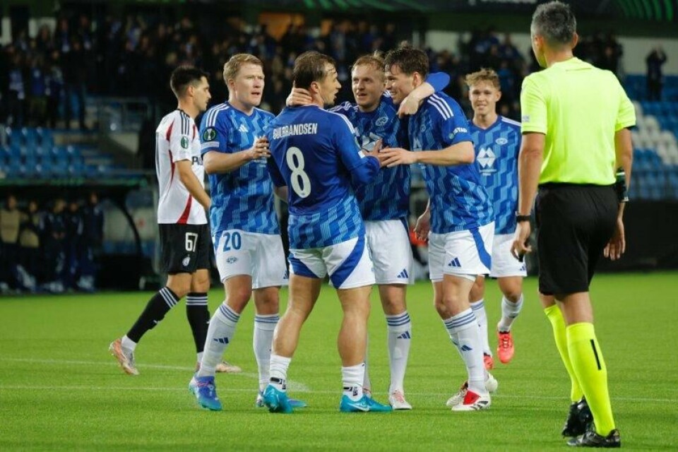 Moldes Fredrik Gulbrandsen feirer 3-0 mot Legia.