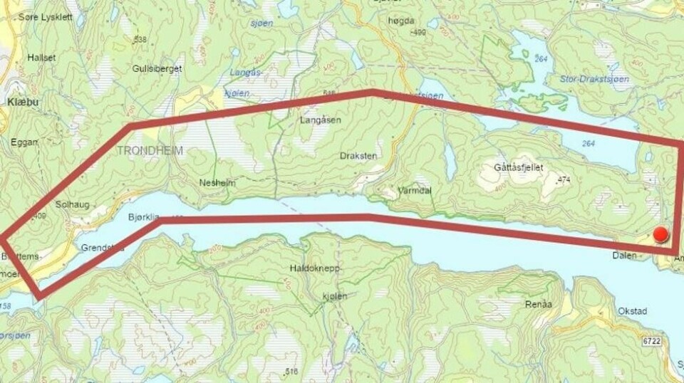 Frivillige, brannvesen og redningshelikopter fra Forsvaret har gjennomsøkt store områder rundt Selbusjøen hvor den savnede sist ble observert.