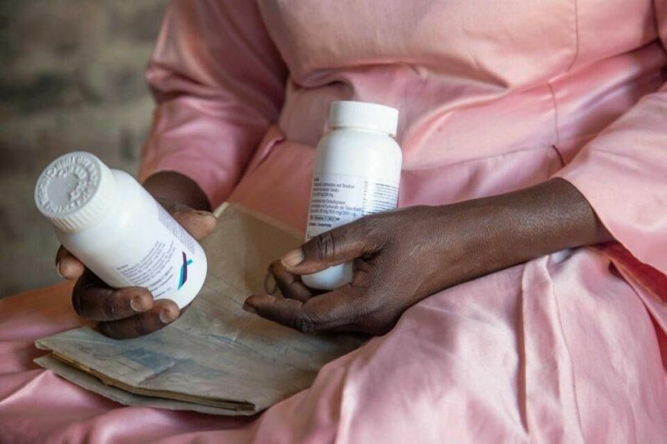 53 år gamle Florence Makumene i Zimbabwe får medisiner mot hiv. Etter at president Donald Trump kuttet i USAs bistand er framtida for henne og millioner av andre hivsmittede uviss. 53 år gamle Florence Makumene i Zimbabwe får medisiner mot hiv. Etter at president Donald Trump kuttet i USAs bistand er framtida for henne og millioner av andre hivsmittede uviss. Foto: AP / NTB