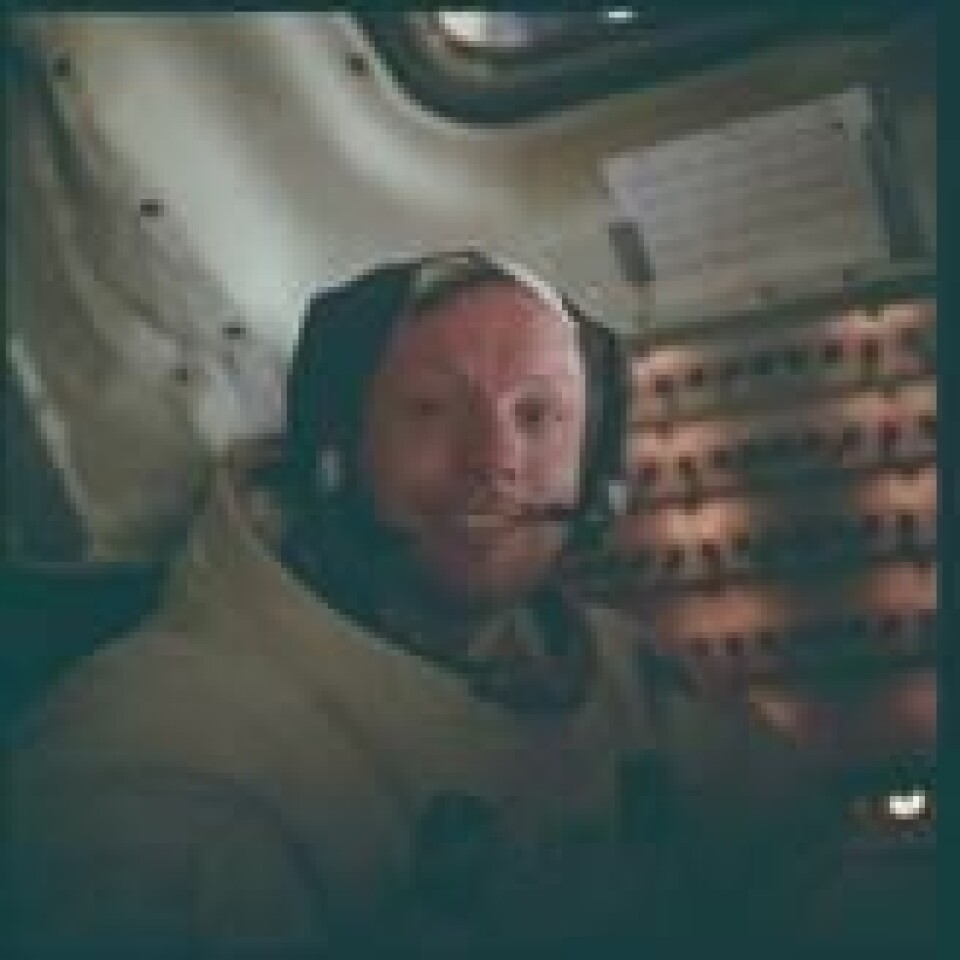 Armstrong i landingsmodulen Eagle etter månevandringen. Project Apollo Archive/Flickr. Armstrong i landingsmodulen Eagle etter månevandringen. Project Apollo Archive/Flickr.