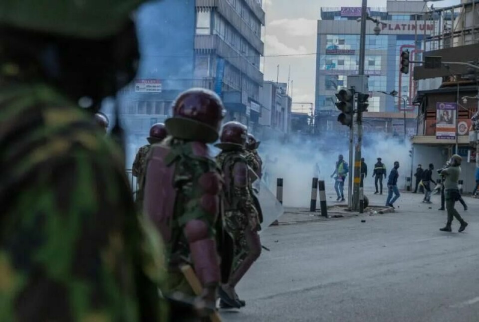 Sikkerhetsstyrker bruker tåregass mot demonstranter i Nairobi, Kenya, 25. juni. Sikkerhetsstyrker bruker tåregass mot demonstranter i Nairobi, Kenya, 25. juni. Foto: Foto: Sofi Lundin / Panorama