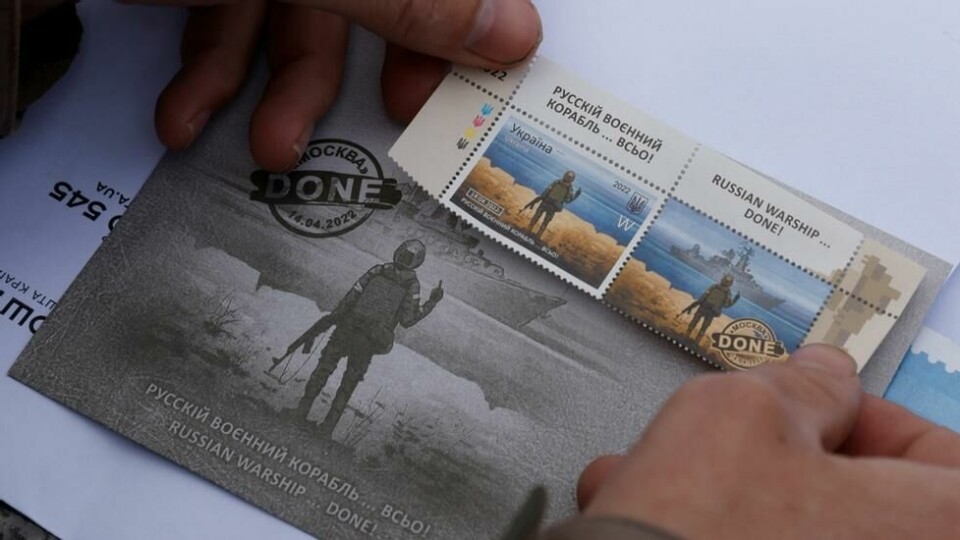 Det ferske ukrainske frimerket skal forestille Roman Hrybov som ber russiske soldater om å «dra til helvete». Hrybov har fått heltestatus i Ukraina. Det ferske ukrainske frimerket skal forestille Roman Hrybov som ber russiske soldater om å «dra til helvete». Hrybov har fått heltestatus i Ukraina. Foto: Edgar Su / Reuters/NTB