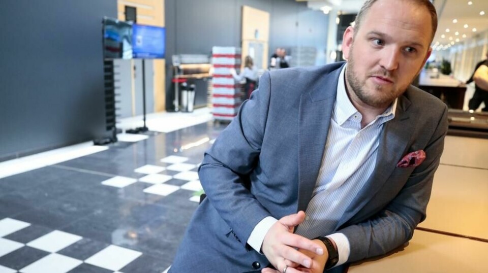 Samferdselsminister Jon Georg Dale tror det er lite sannsynlig at vi får den første kommersielle elfly-ruta i Norge allerede i 2023.