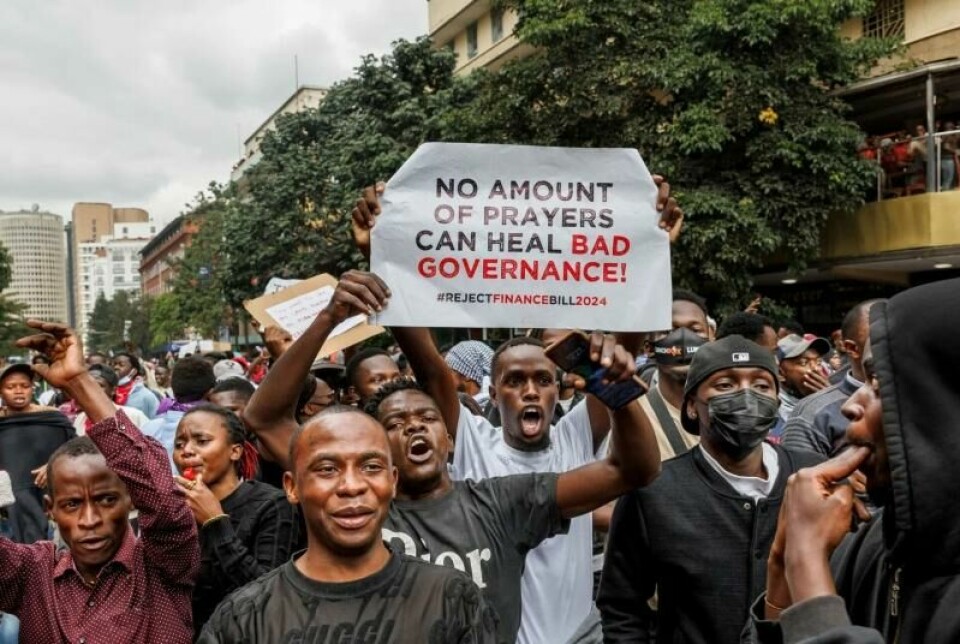 Unge kenyanere protesterer mot skatteøkninger i sentrum av Nairobi, Kenya, 20. juni. Unge kenyanere protesterer mot skatteøkninger i sentrum av Nairobi, Kenya, 20. juni. Foto: Foto: Tony Karumba / AFP / NTB
