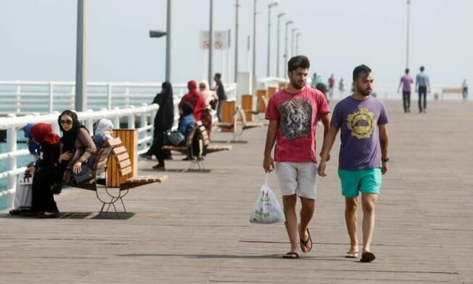 Iranske menn har vanligvis forbud mot å gå i kortbukser, men på Kish er regelverket mindre strikt enn i store deler av Iran. Foto: AFP Photo Iranske menn har vanligvis forbud mot å gå i kortbukser, men på Kish er regelverket mindre strikt enn i store deler av Iran. Foto: AFP Photo
