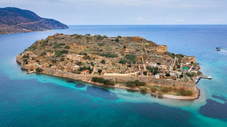Selv om øya offisielt er blitt omdøpt til Kalidon kaller de fleste den fortsatt Spinalonga. Navnet Spinalonga betyr «lang torn». Foto: Shutterstock / NTB Scanpix
