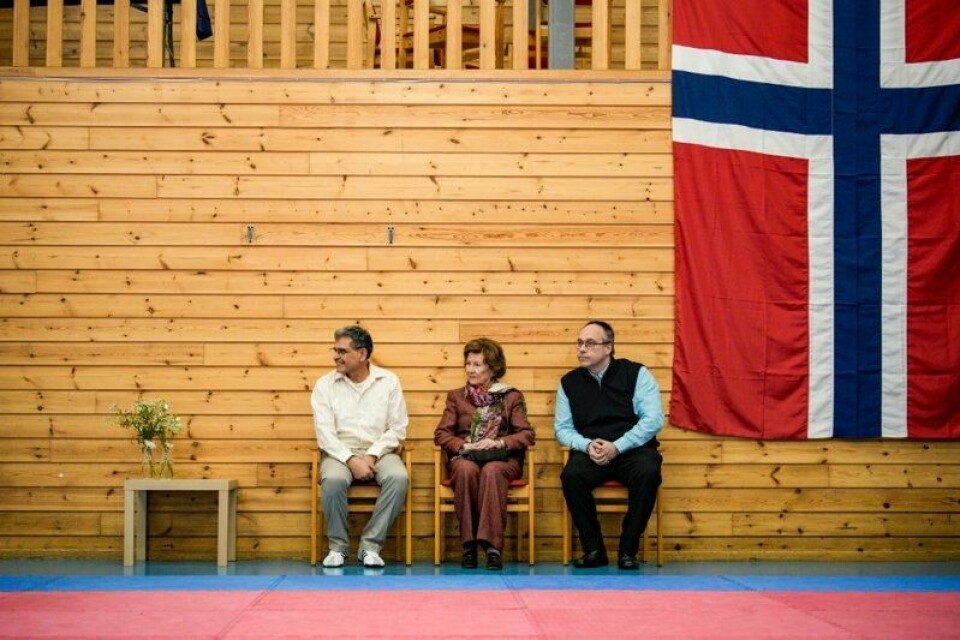 Dronning Sonja besøkte Tøyen Taekwondo Klubb og grunnleggeren Shah Iran (til venstre) i Jordal idrettshall onsdag kveld.