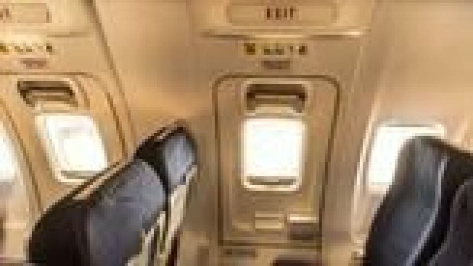 Tomme flyseter nær nødutgangen på et passasjerfly. Illustrasjonsfoto. Tomme flyseter nær nødutgangen på et passasjerfly. Illustrasjonsfoto. Foto: Yuttapol Phetkong / Shutterstock / NTB