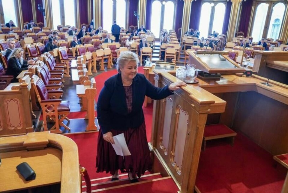 Høyre-leder Erna Solberg (H) i stortingssalen torsdag. Solberg mener Acer også kan bidra til det bedre for Norge.