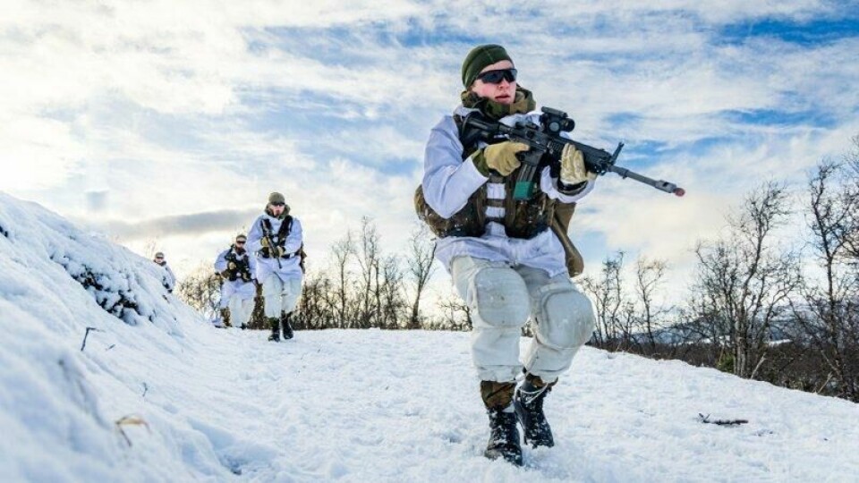 Politikerne mener det viktigste er å beholde de som allerede er i Forsvaret.