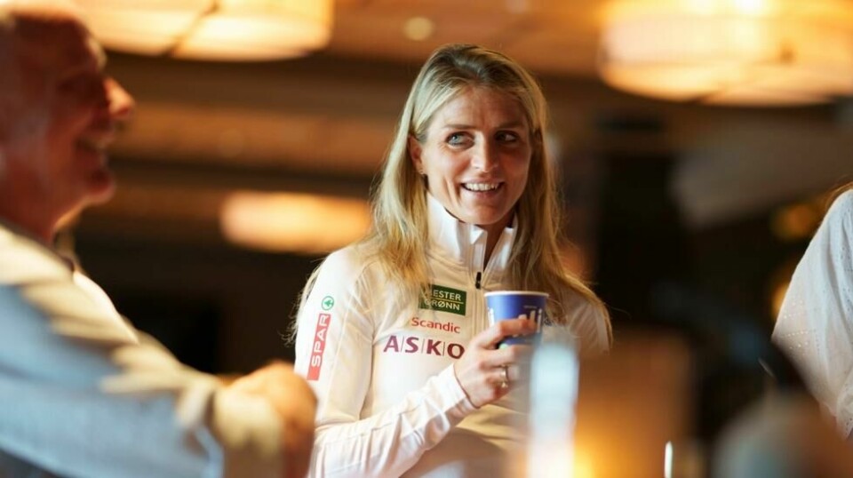 Langrennsløperen Therese Johaug står over høydesamlingen i Italia. Foto: Cornelius Poppe / NTB