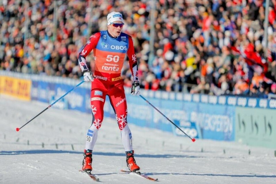 Norges Harald Østberg Amundsen går i mål under verdenscupen i langrenn, 10 km for menn i Holmenkollen.