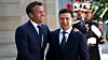 Zelenskyj ønsker et tettere bånd med Europa og Nato. Her er han avbildet sammen med Frankrikes president Emmanuel Macron. Foto: Christophe Ena / AP/NTB