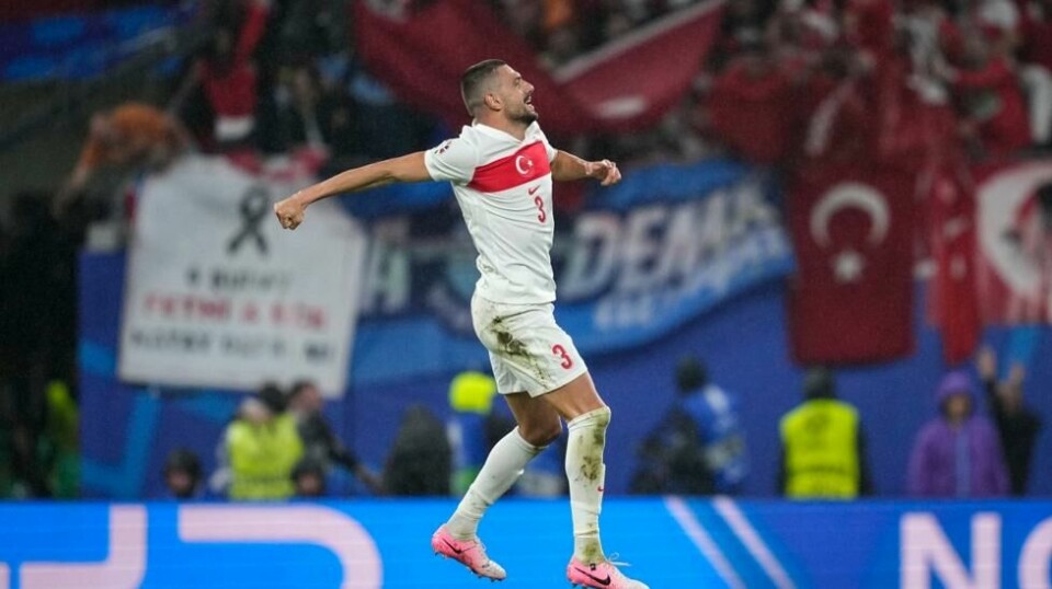 Merih Demiral jubler etter mål mot Østerrike. Foto: Andreea Alexandru / AP / NTB