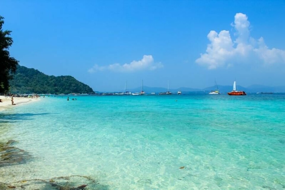 Vakre Phuket i Thailand besøkes av millioner av turister hvert år. Nå står ferieøya overfor en stor avfallskrise.