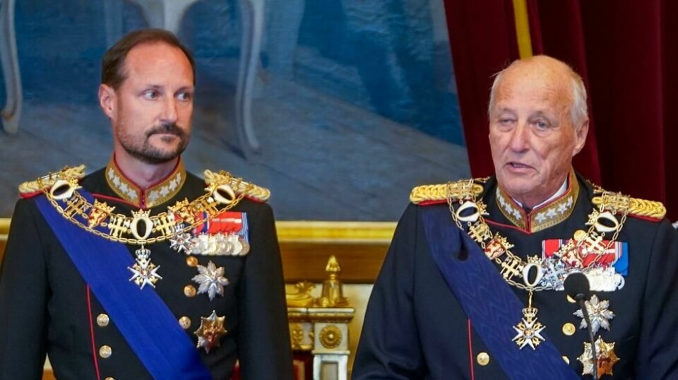 Kong Harald og kronprins Haakon var begge utenlands samtidig.