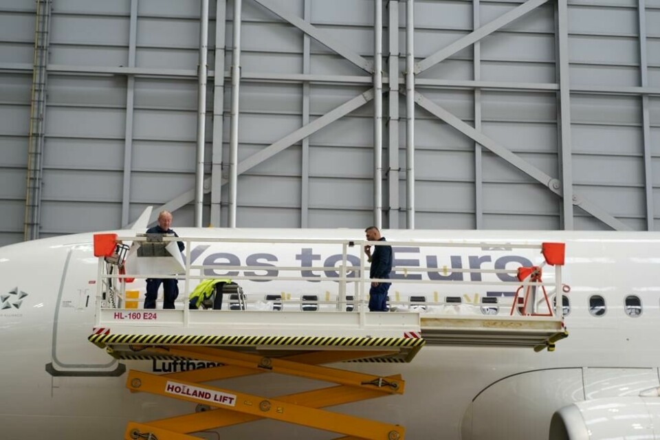 Lufthansa kjører Europa-reklame på fire av sine Airbus A320-fly fram mot valget i Europaparlamentet i juni. Lufthansa kjører Europa-reklame på fire av sine Airbus A320-fly fram mot valget i Europaparlamentet i juni. Foto: Lufthansa
