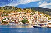 Jo dyrere hotell - jo høyere turistskatt på overnatting i Hellas - som her fra gamlebyen i Skopelos. Foto: Dreamstime