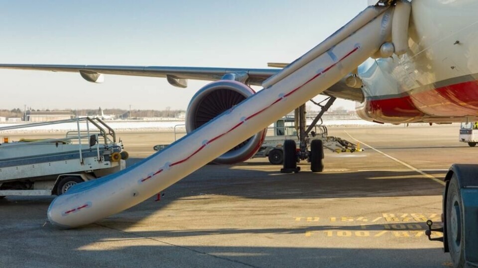 Evakueringssklien på Deltaflyet løste seg ut og falt ned etter take-off fra JFK flyplassen i USA. Den landet utenfor huset til en advokat som allerede hadde saksøkt flyprodusenten Boeing.