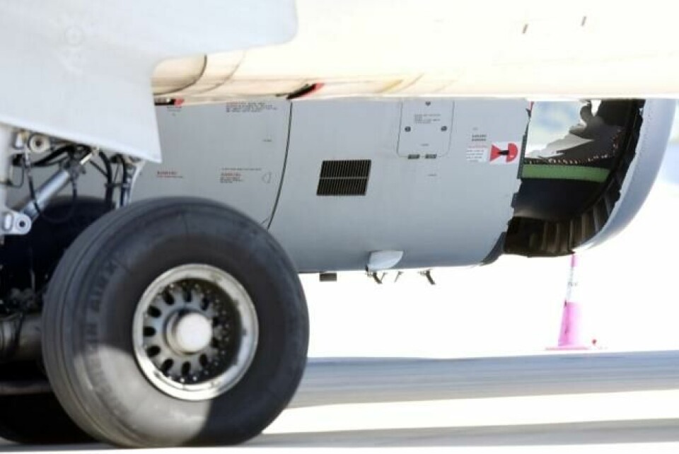 Den skadde motoren på China Eastern Airlines Airbus A330. Scanpix/AAP/Paul Miller/via Reuters. Den skadde motoren på China Eastern Airlines Airbus A330. Scanpix/AAP/Paul Miller/via Reuters.