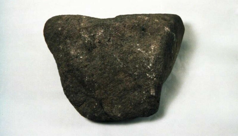 Kan det hende vulvasteinen er et anker? Frans Arne Stylegar viser til dette ankeret funnet i en båtgrav fra vikingtiden som et eksempel på noe som kanskje ligner. (Foto: Kulturhistorisk museum) Kan det hende vulvasteinen er et anker? Frans Arne Stylegar viser til dette ankeret funnet i en båtgrav fra vikingtiden som et eksempel på noe som kanskje ligner. (Foto: Kulturhistorisk museum) Foto: forskning
