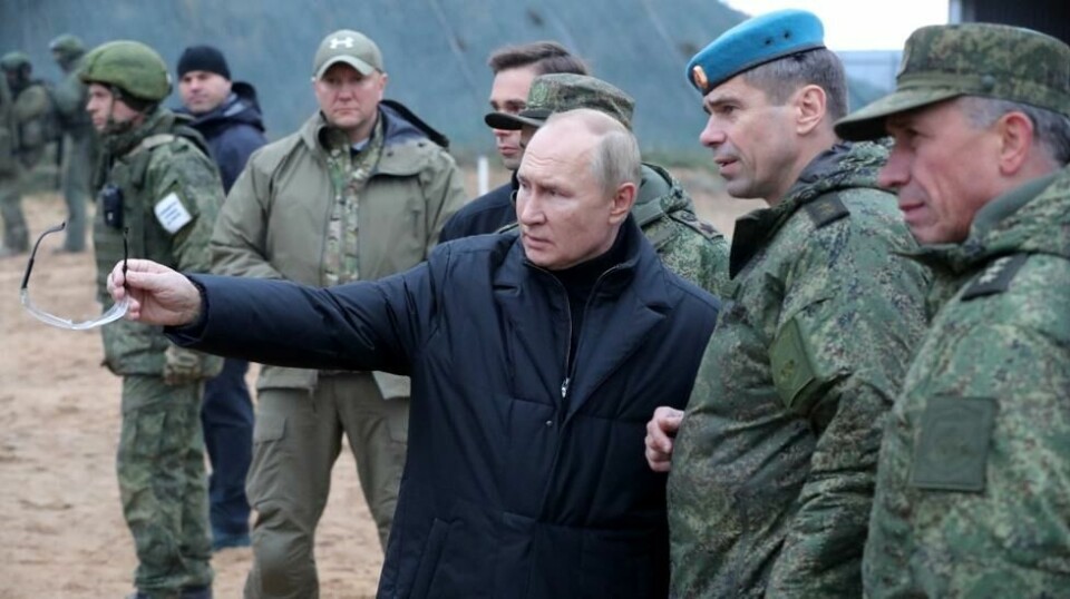 President Vladimir Putin avbildet under et besøk til et russisk militært treningssenter i Rjazan oblast i Russland.