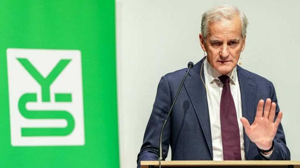 Statsminister Jonas Gahr Støre (Ap) peker på fylkespolitikerne i striden om skolenedleggelser i Innlandet. Foto: Lise Åserud / NTB