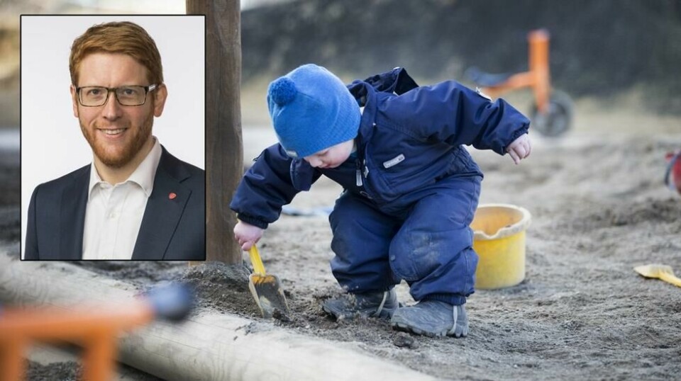 USOSIALT: – Det er kun de mest privilegerte, foreldrepar som tjener over en million hver, som kan betale den økte barnehageprisen med skattekuttene fra regjeringen, konstaterer Aps Martin Henriksen (innfelt). Foto: Scanpix/Stortinget