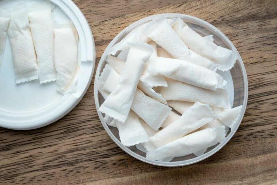 Svenske forskere er bekymret over de nye snus-funnene, og ber forbrukerne om å slutte med snusing dersom de opplever plager. Svenske forskere er bekymret over de nye snus-funnene, og ber forbrukerne om å slutte med snusing dersom de opplever plager. Foto: Shavel / Shutterstock / NTB