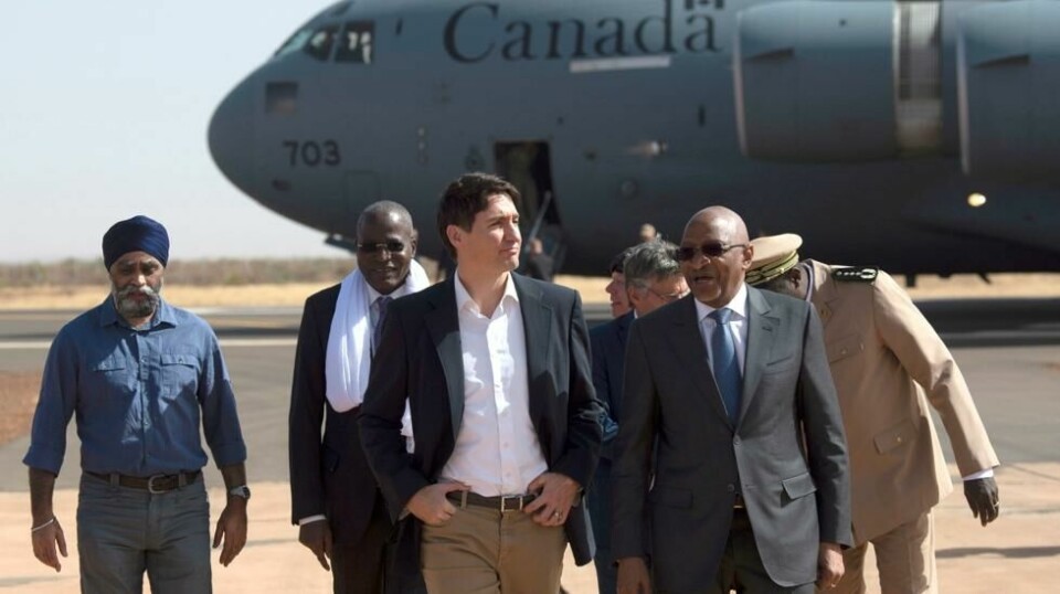 Kanadisk statsminister Justin Trudeau sammen med statsministeren i Mali, Soumeylou Boubeye Maiga i Gao. Trudeau har fått kritikk fra kanadiske eksperter for å være en tanke for tett med tvilsomme ledere. Maiga måtte senere gå av etter Ogossagou-massakren der 160 bønder mistet livet.