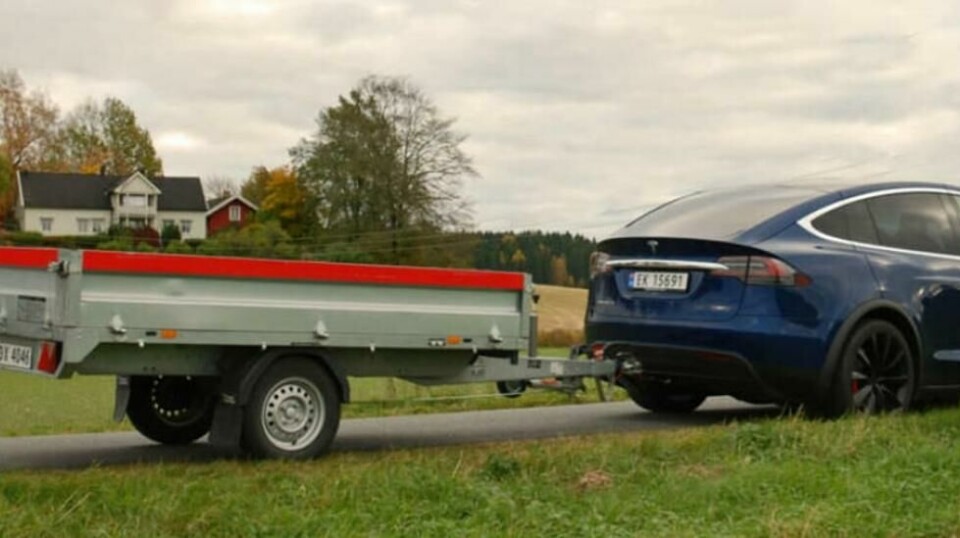 Tesla Model X var først ut med muligheten for hengerfeste blant dagens elbiler. Nå følger lillebror Model 3 etter.