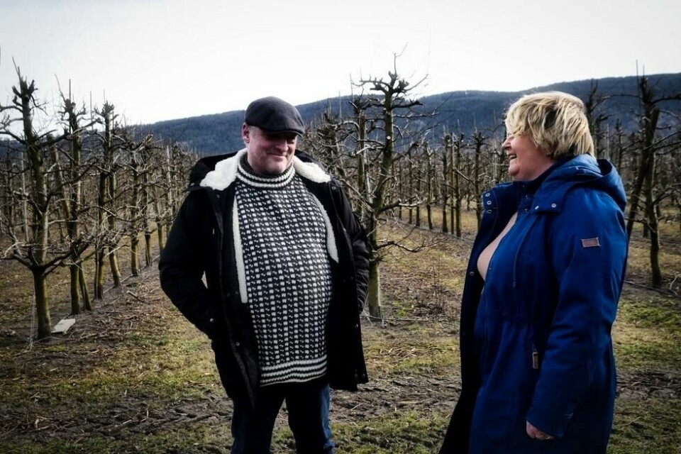 Ekteparet bearbeider sorgen hver dag, og opplever at det lindrende fremdeles er langt unna. De tar en time av gangen. Ekteparet bearbeider sorgen hver dag, og opplever at det lindrende fremdeles er langt unna. De tar en time av gangen.