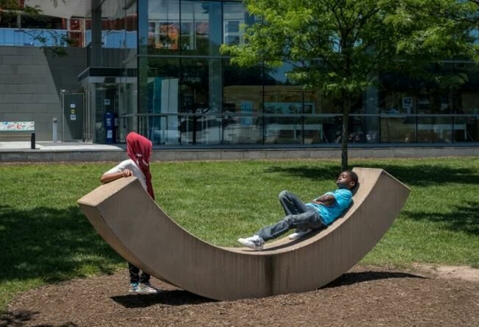 LEKEPARK: Barna har godt med armslag i parken i indre havn. LEKEPARK: Barna har godt med armslag i parken i indre havn.