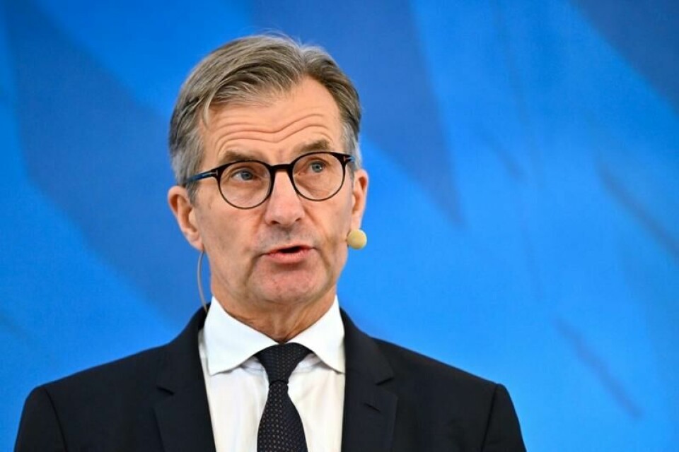 Sveriges sentralbanksjef Erik Thedéen under en pressekonferanse i november i fjor.