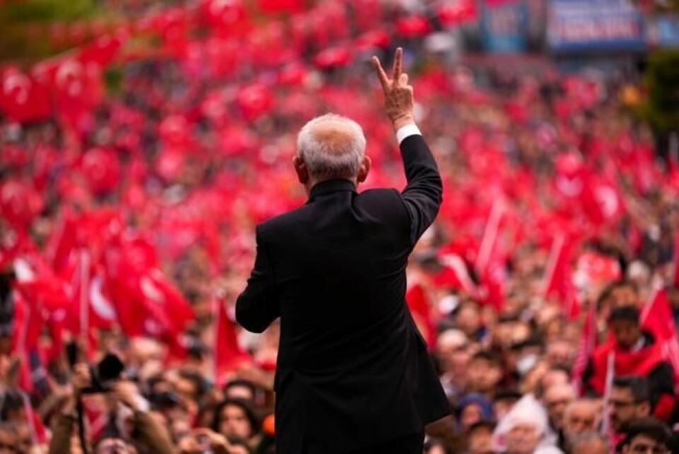 Meningsmålingene viser at Kemal Kilicdaroglu kan være en reell utfordrer til den lengesittende presidenten Recep Tayyip Erdogan. Her taler han til en stor folkemengde under valgkampen, som kulminerer i valget søndag. Foto: Francisco Seco / AP / NTB Meningsmålingene viser at Kemal Kilicdaroglu kan være en reell utfordrer til den lengesittende presidenten Recep Tayyip Erdogan. Her taler han til en stor folkemengde under valgkampen, som kulminerer i valget søndag. Foto: Francisco Seco / AP / NTB