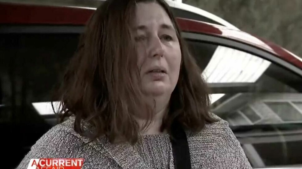 Erin Patterson snakker med medi utenfor hjemmet sitt i Leongatha i Victoria.