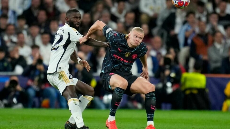 Erling Braut Haaland fikk tøffe arbeidsforhold på topp for Manchester City. Foto: Manu Fernandez / AP / NTB