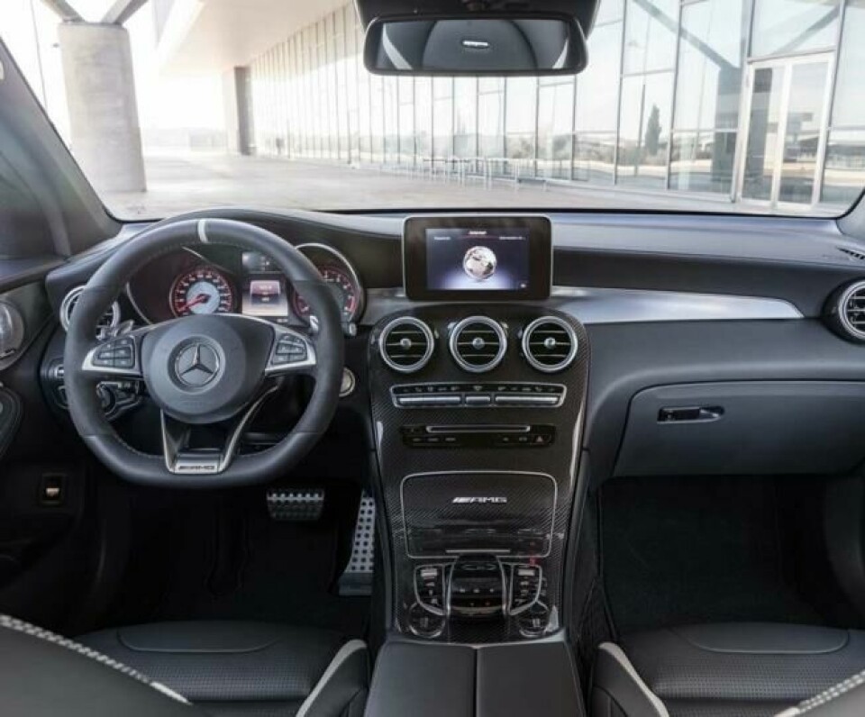 Litt ekstra AMG-faktor innvendig også, dette er fra før et svært trivelig sted å være. Litt ekstra AMG-faktor innvendig også, dette er fra før et svært trivelig sted å være.