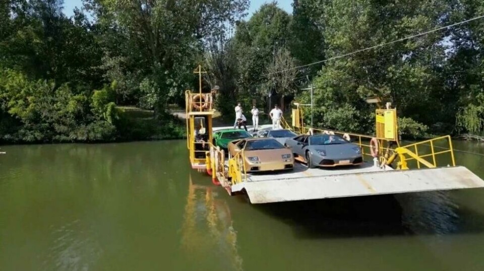 SUPERBIL-FERJE: Her står de stablet – fire av bilene som Lamborghini har gjort tilgjengelig for oss. Bak fra venstre Aventador SVJ og Countach. Foran fra venstre: Diablo og Revuelto.
