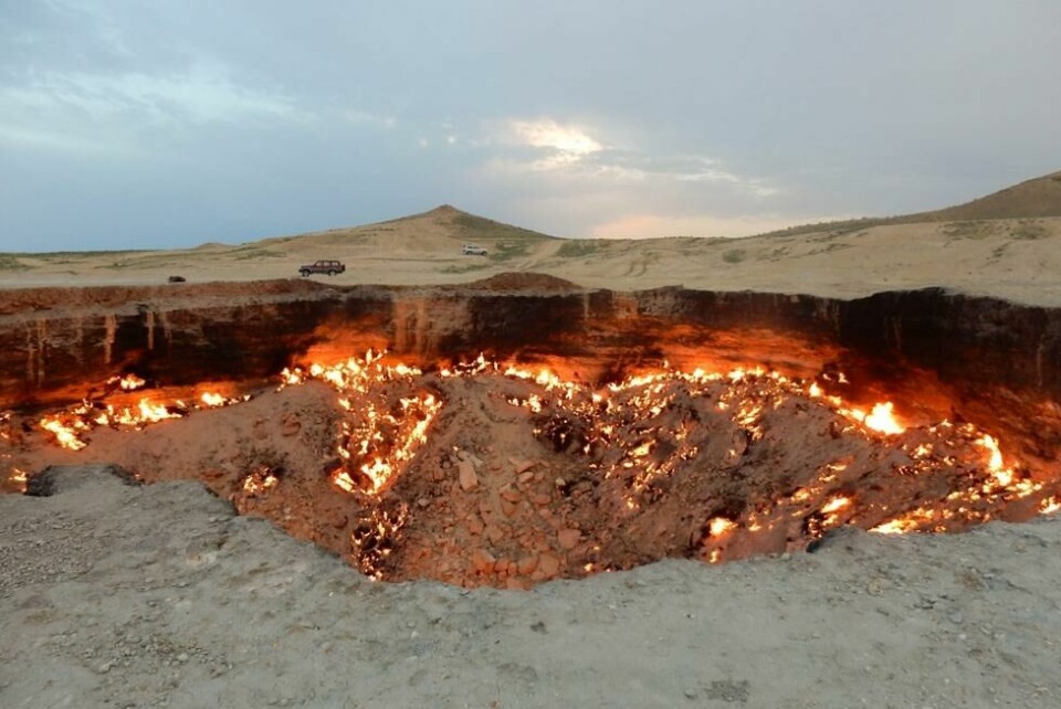Det store krateret Darvaza Gas Crater, også kalt «Door to Hell», i Turkmenistan har stått i brann i over 50 år. Det store krateret Darvaza Gas Crater, også kalt «Door to Hell», i Turkmenistan har stått i brann i over 50 år. Foto: Stephen A. Rohan / Shutterstock / NTB