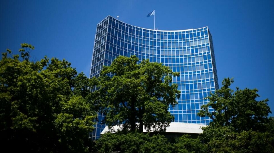 FN-flagget flagrer i vinden over FN-bygningen i Genève. Ifølge sveitsisk etterretning har spionvirksomheten økt i den russiske FN-delegasjonen.
