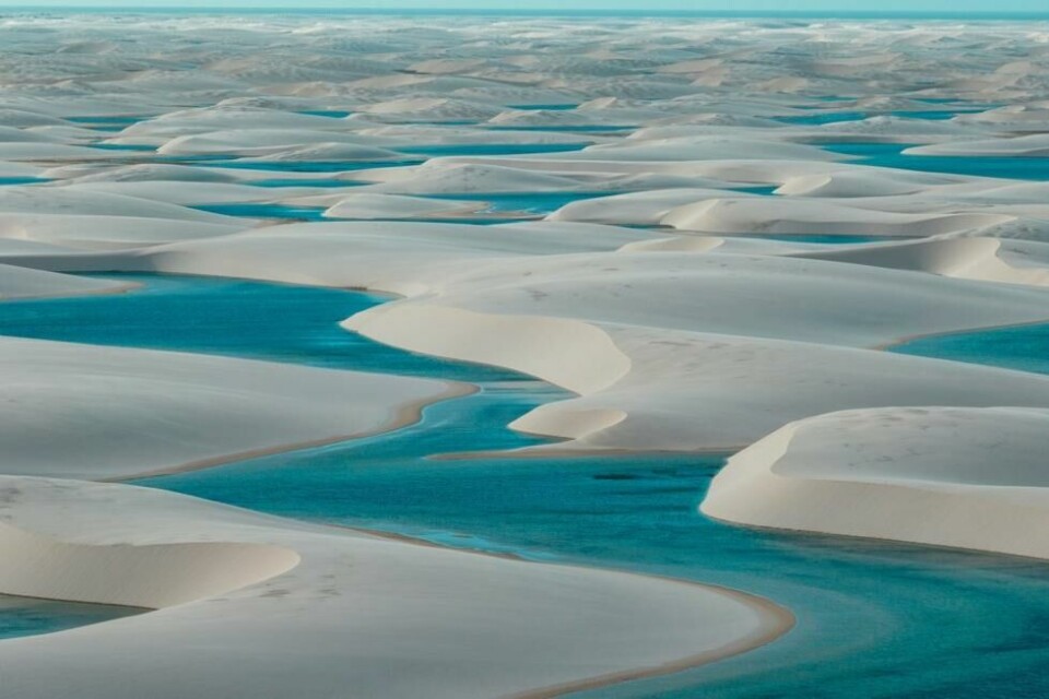Lençóis Maranhenses National Park i Brasil har sanddyner og laguner så langt øyet kan se. Lençóis Maranhenses National Park i Brasil har sanddyner og laguner så langt øyet kan se. Foto: Naeblys / Shutterstock / NTB