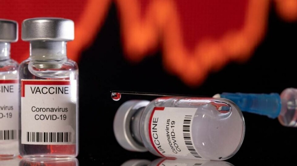 – Omtrent 10-30 prosent av de svært nære kontaktene er ikke smittet, og vi vet ennå ikke sikkert hvorfor. Men det har nok noe med immunforsvaret vårt å gjøre. Det kan være noen genetiske risikomarkører som spiller inn, sier epidemiologen Christian Morberg Wejse ved Aarhus Universitetssykehus. REUTERS/Dado Ruvic/Illustration