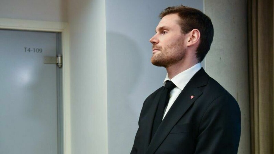Landbruksminister Nils Kristen Sandtrøen (Ap) varsler lovendringer etter Aftenpostens sak om oppholdstillatelser til selskaper som har brutt arbeidsmiljøloven.