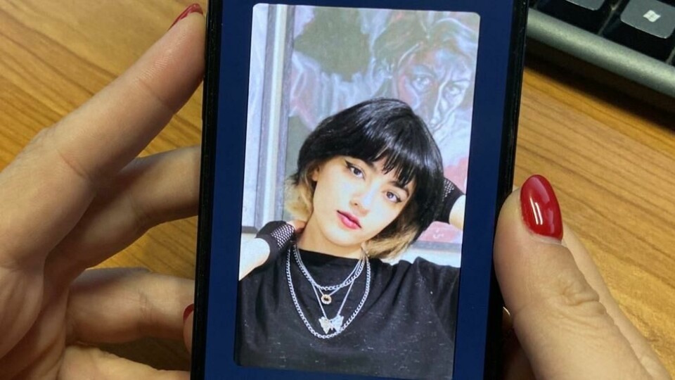 Iranske Nika Shakrami (16) forsvant under en demonstrasjon i Teheran. Nå er hun bekreftet død. Iranske Nika Shakrami (16) forsvant under en demonstrasjon i Teheran. Nå er hun bekreftet død. Foto: AFP/NTB